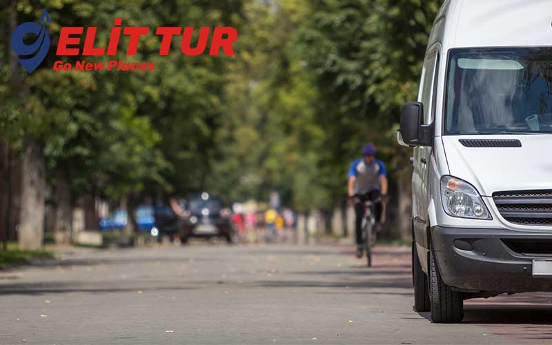 Araçlarımızın tamamı geniş iç hacim, modern donanım ve konforlu oturma alanları ile donatılmıştır.